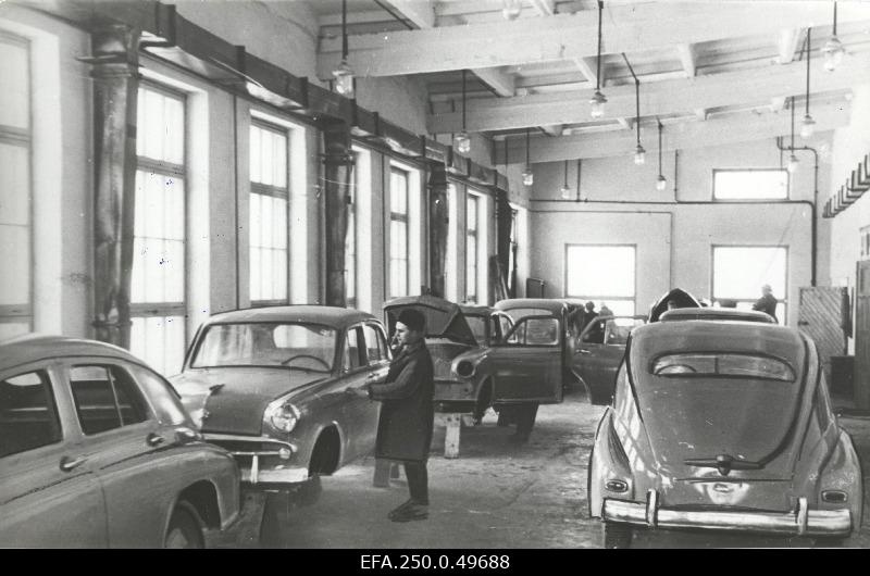 View Dog's Automotive Factory No. 2 recently completed painting workshops.