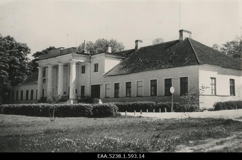 Main building of Ervita Manor