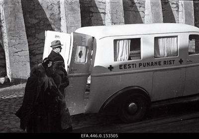Baltisakslaste lahkumine Eestist. Ümberasumine algas 18. okt. 1939.a. Eesti Punane Rist toimetab haigeid sadamasse.  similar photo