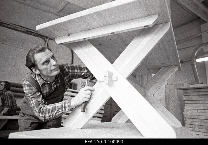 Wood processing company "Viisnurk" furniture company employee Valeri Rämman in making dining tables for export.