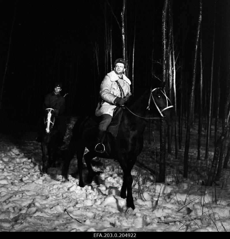 A scene from the Tallinn Film game film "People in Soldiers". Warriors- riders. Lieutenant Aava - Arne Laos.