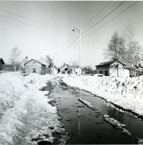 Lappeenranta, Kalervonkatu east of Hietalan loss; snow melting, spring