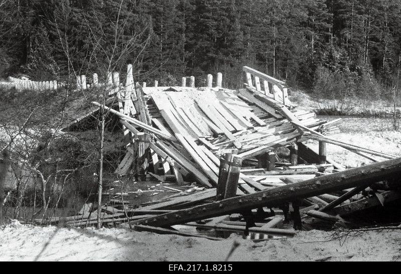 The bridge leading the Travere Peedu Station is broken.