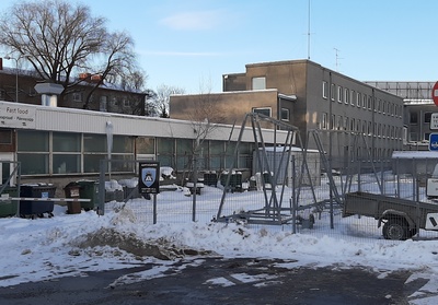 Taxis in the Texaspag court. rephoto