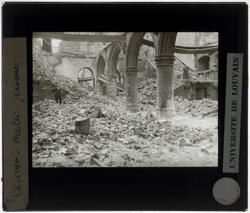 Leuven. University Inspector Trappenhal: Verwoesting tijdens where I