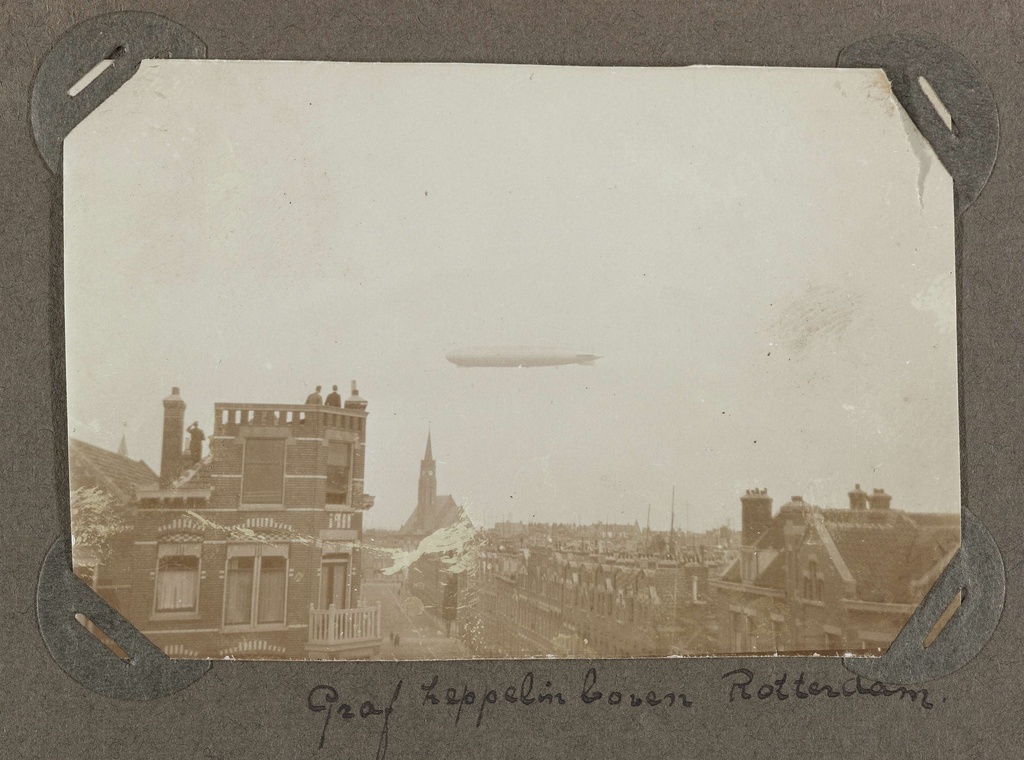 Graf Zeppelin Boven Rotterdam