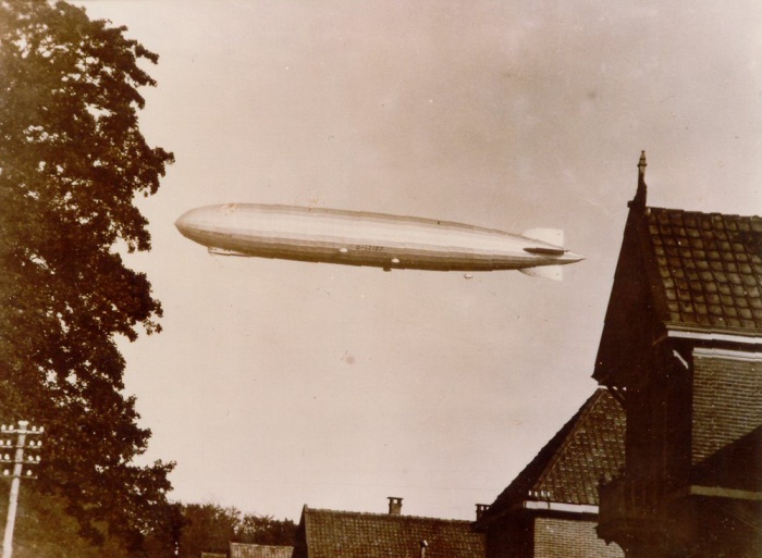 De first vlucht van de Graf von Zeppelin Boven Apeldoorn.