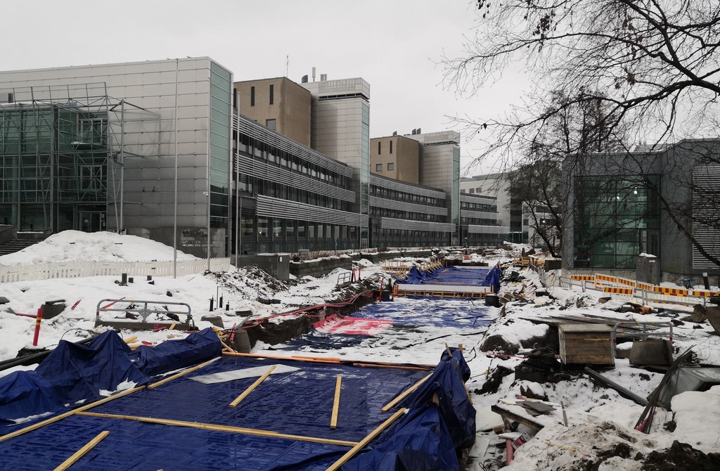 Helsingin yliopiston biokeskus Viikin tiedepuistossa. rephoto