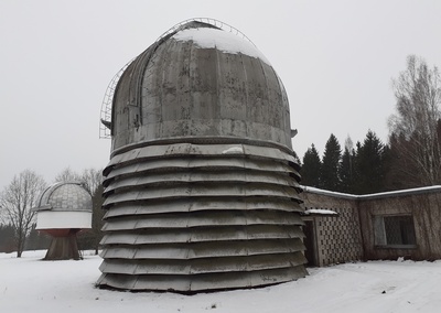 Foto. Haapsalu rajooni koolide direktorid külas Valga rajoonis 22.-24.mai 1966.a. Tõravere observatoorium. 
Foto: Ilmarine Möldri. rephoto