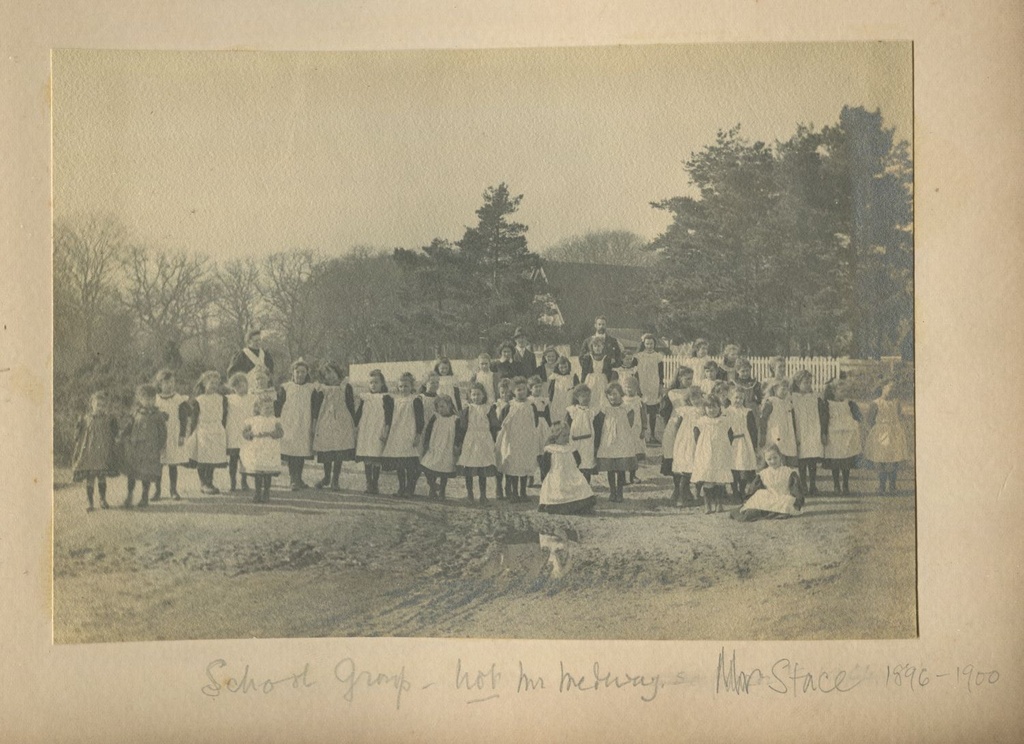 School girls, Burley