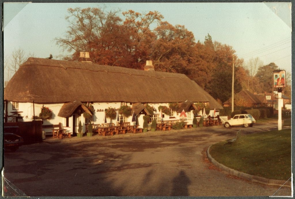 The "Sir John Barleycorn" - no longer on a main road - showing the lay-by. Nhov 1981. Fuji 400