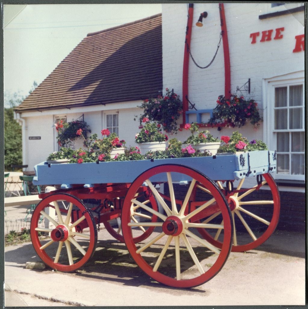 Quaint Cart outside "Red Lion" , 2ⁱ⁄₄ sq. July 1983