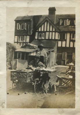 Ye Olde Tea Shoppe, Brockenhurst 1918  similar photo