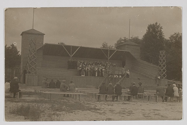 Preliminary singing at Kuressaare Castle Hall