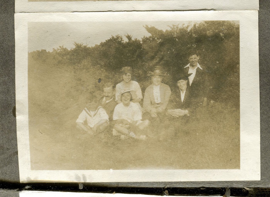 Family group - The Dyke, May 1922