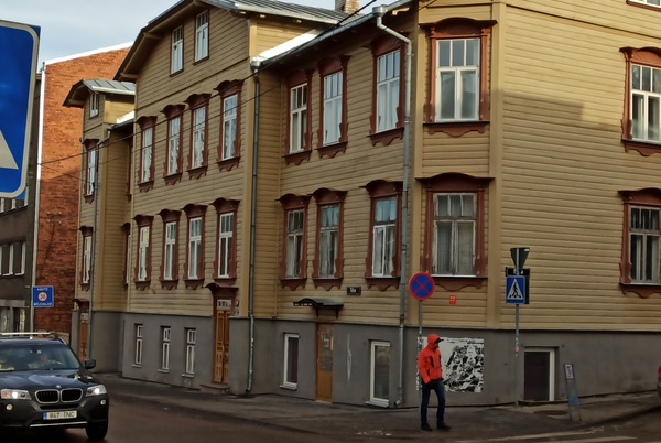 Tähe tänav. Ees Tähe 26, keldripood. Tartu, 1975-1985. rephoto