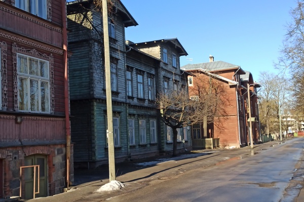 Kastani t, vasakul piimapood (keldripood). Tartu, 1980-1985. rephoto