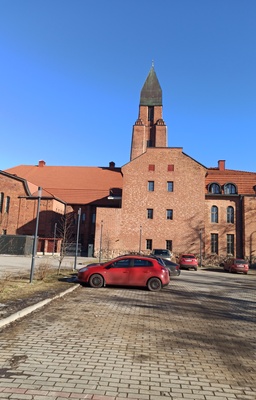 Installation of the renovated tower stone in the church of Paulus. rephoto