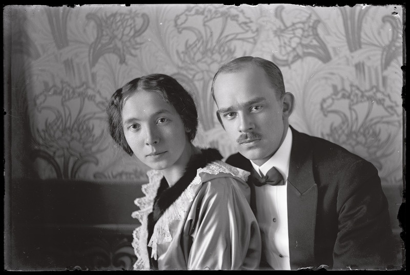 Kaksikportree: Bertha Elisabet Esop ja Rjurik Esop.