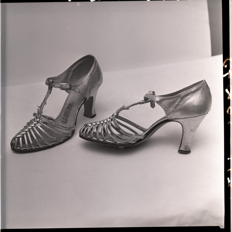 Ballikingad hõbetatud riidest