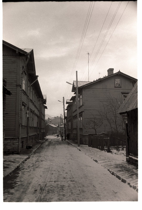 Tallinn. Uus-Tatari t. vaade Kingissepa t. suunas; vasakul maja nr. 4, paremal nr. 9