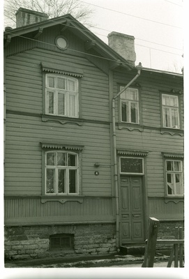 Tallinn. Uus-Tatari 4 maja paraaduks ja osa esiküljest  duplicate photo