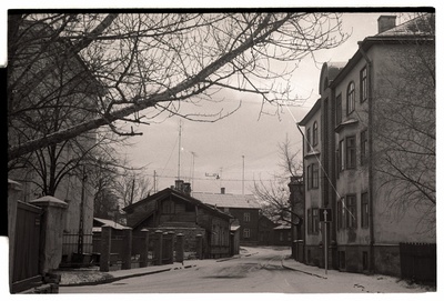 Tallinn. Uus-Tatari tänava vaade Invaliidi t. nurgalt Ravi t. suunas, paremal maja nr. 19  duplicate photo