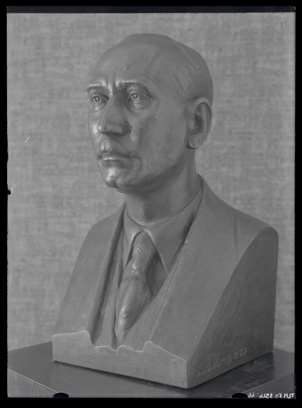 A. Vomm, Kaarel Eenpalu portreebüst 1937. aastast.
