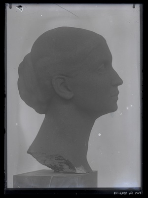 J. Koort, abikaasa portreepea, 1920-ndate lõpust või 30-ndate algusest.  duplicate photo