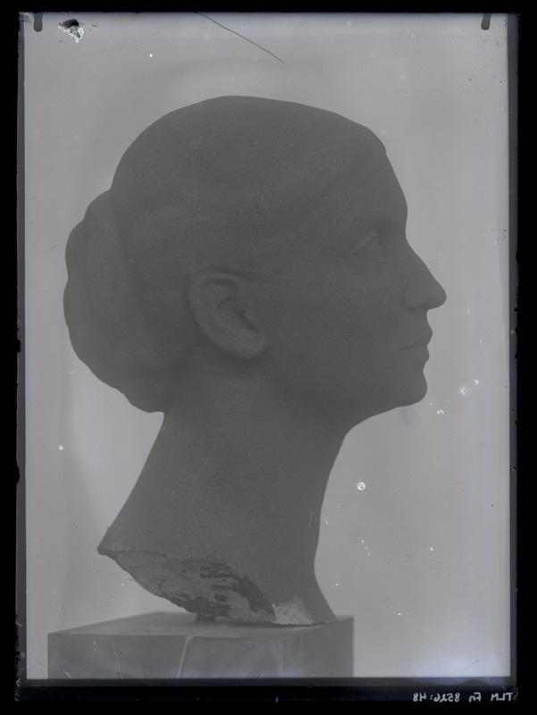 J. Koort, abikaasa portreepea, 1920-ndate lõpust või 30-ndate algusest.