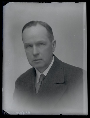 Johannes Parikase portreefoto umbes 1925. aastast.  duplicate photo