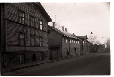 Tallinn. Majad Gogoli 7, 9, 11, vaade Kadrioru suunas  duplicate photo