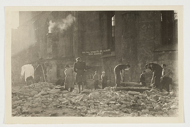 Cleaning Harju Street from war breaks