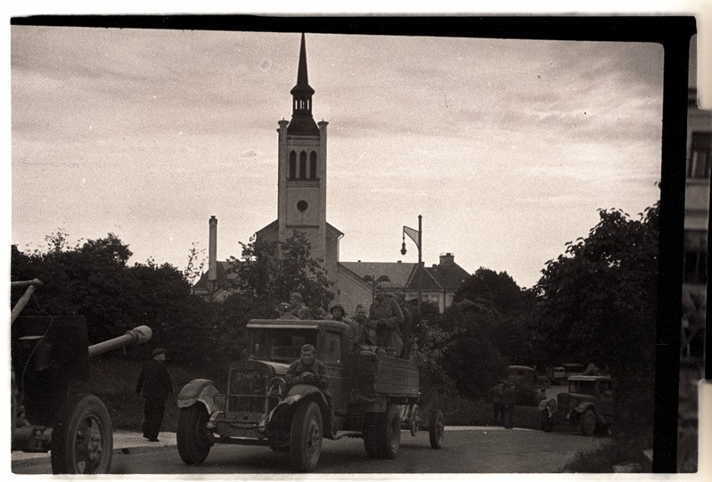 Punaarmeelased Tallinnas, Komandandi teel