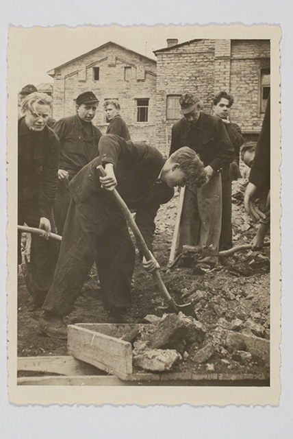 Cleaning of ruins in Tallinn, 1946