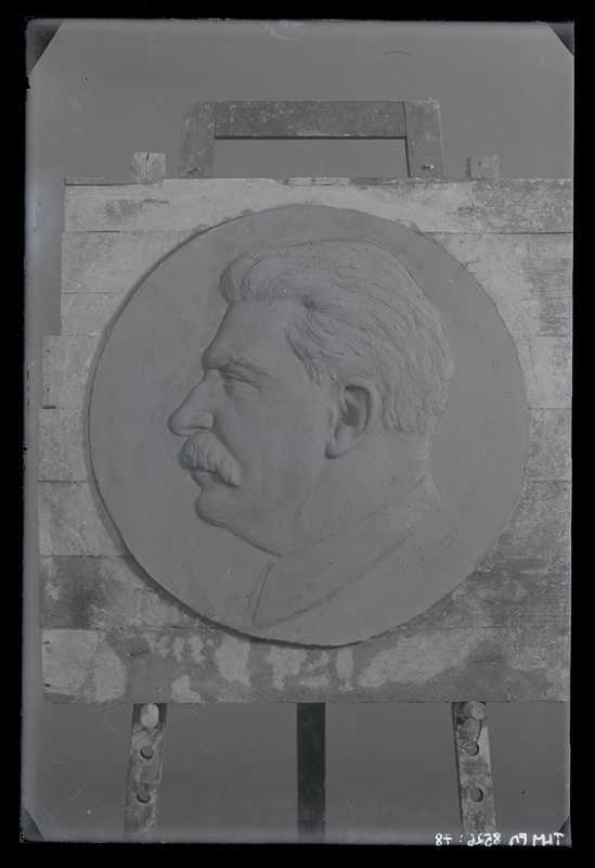 G. Pommer, J.V. Stalini reljeefportree 1941. aastast.