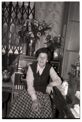 TLM teadusdirektor Aida Tender oma pensionile siirdumise päeva ja 55. sünnipäeva pühitsemas.  similar photo