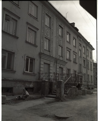 Tallinn. Tuulemäe tn 6 kolmekorruselise elamu fassaad  duplicate photo