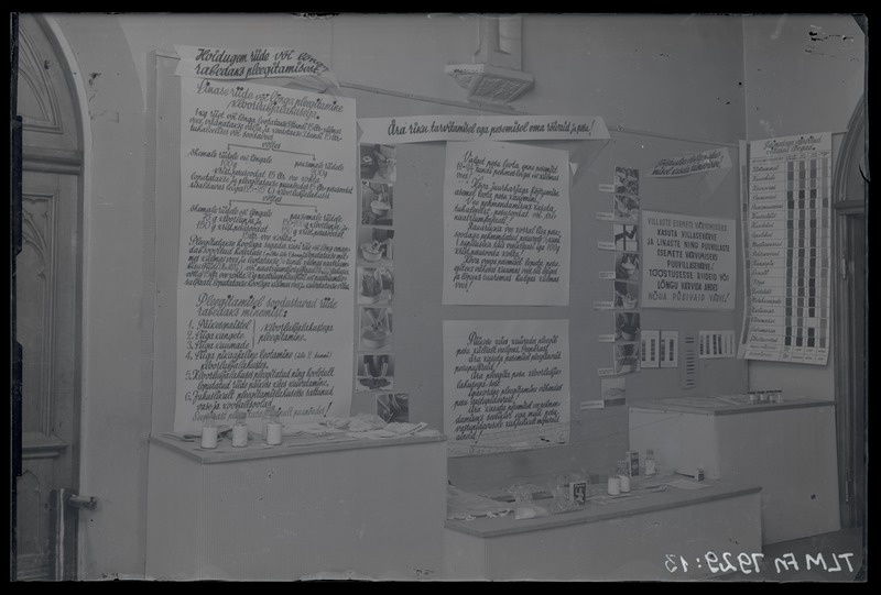 Stend näitusest, mis tutvustab riide pesemist ja värvimist.