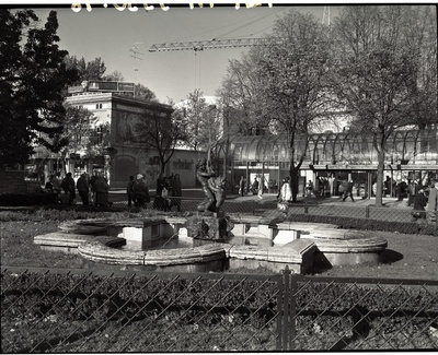 Tallinn, purskkaev Viru tänava otsas.  duplicate photo