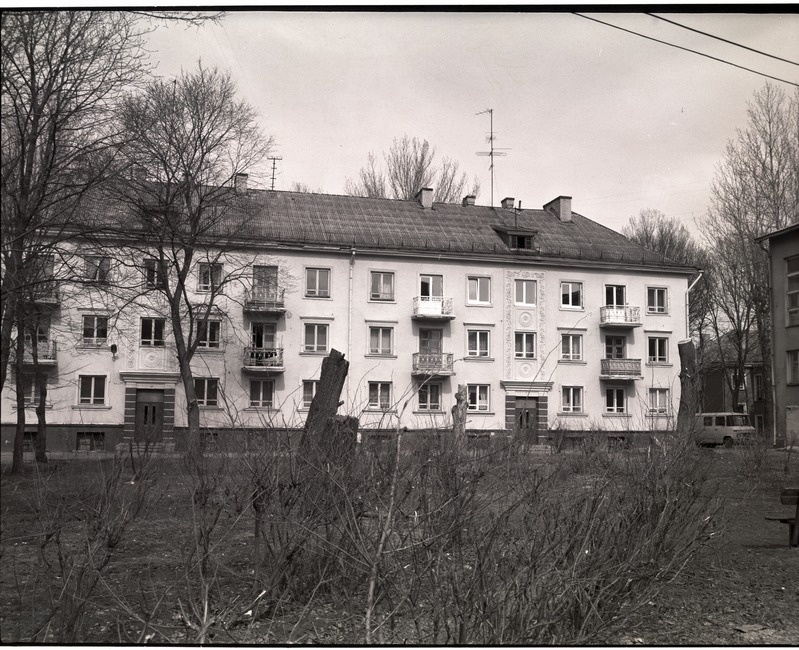 Tallinn. Majaka tn 42 kolmekorruselise elamu tagafassaad