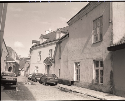 Tallinn. Majad ja autod Toom-Rüütli tänaval  duplicate photo