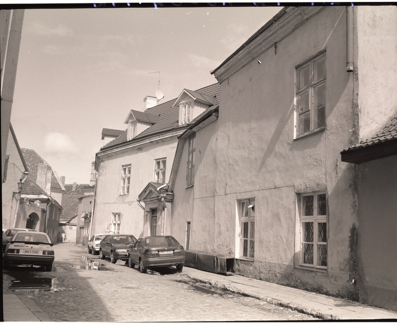Tallinn. Majad ja autod Toom-Rüütli tänaval