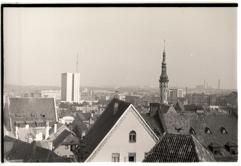 Vaade all-linnale Kohtu tänava vaateplatvormilt.