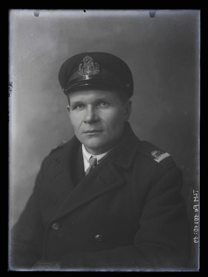 Admirali portree  duplicate photo