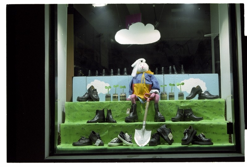 Tallinn. Kauplus "ABC King" Suur-Karja 5. Vaateaken jalanõudega