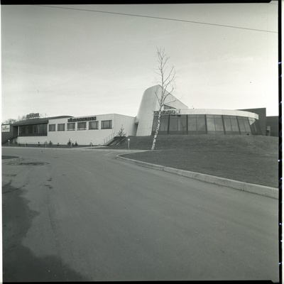 Tallinn. Sõpruse pst. asuv Standardi Mööblikauplus  duplicate photo
