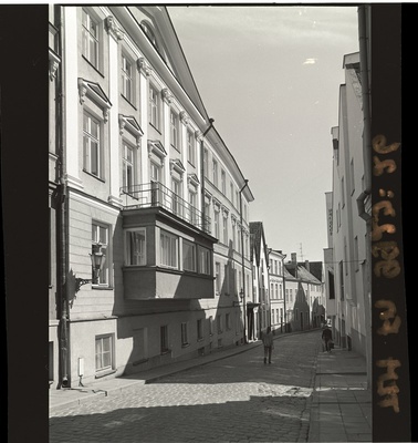 Vaade piki Dunkri tänavat Rataskaevu tänava poolt Raekoja platsi poole.  duplicate photo