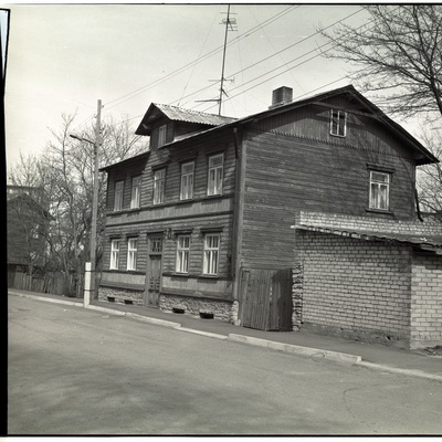 Tallinn. Paekivi tn 9 kahekorruseline vana puitelamu  duplicate photo