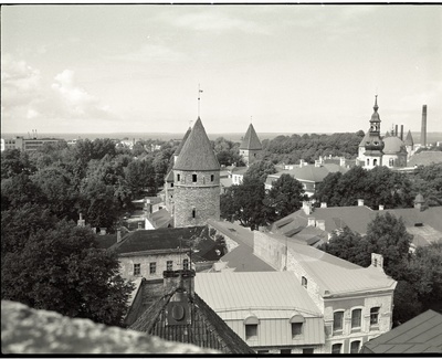 Tallinn. Vaade Toompealt Tornide väljaku poole  similar photo